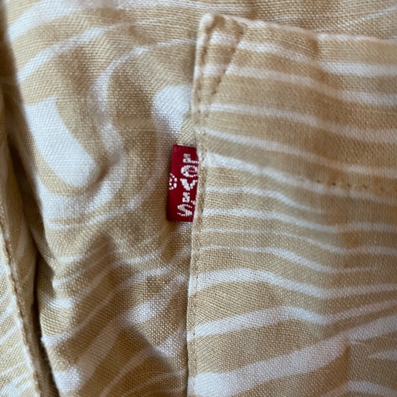 EUC Levi’s Vacation Collared Shirt - Picture 6 of 6
